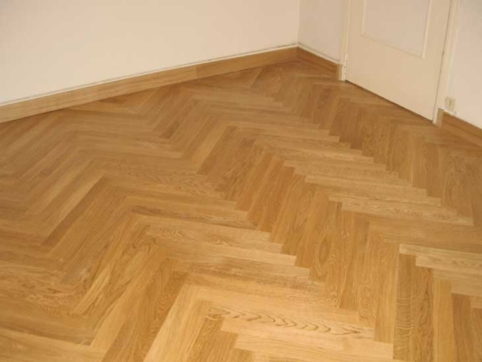 Pose de parquet à bâtons rompus