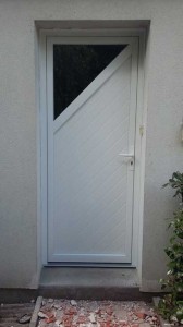 Porte d'entrée en PVC blanc