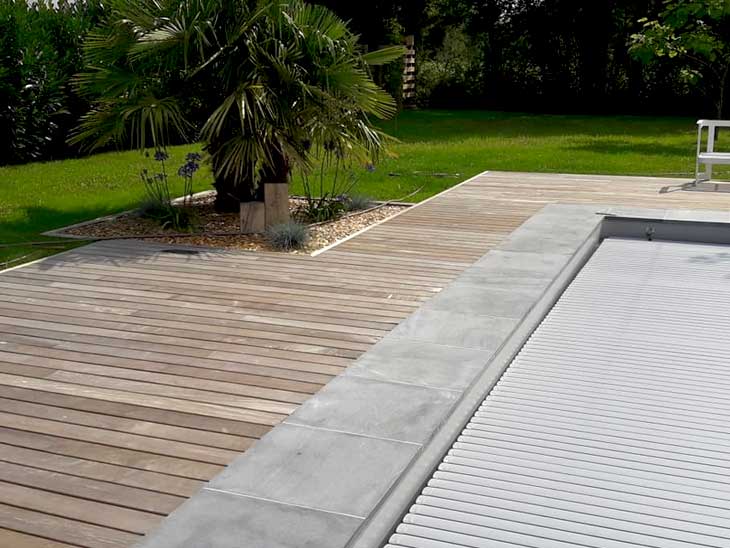 Terrasse et contour piscine en bois exotique Ipé