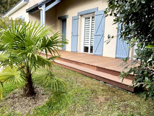 Image d'une terrasse en composite plein