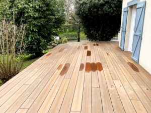 Image d'une terrasse en composite plein