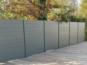 brise vue en aluminium réalisé à Grandchamps des Fontaines